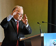 Raymond Bachand à l'APCHQ - photographe Denis Beaumont