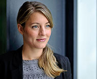 Portrait éditorial de l'ancienne candidate à la mairie de Montréal Mélanie Joly - photographe Denis Beaumont